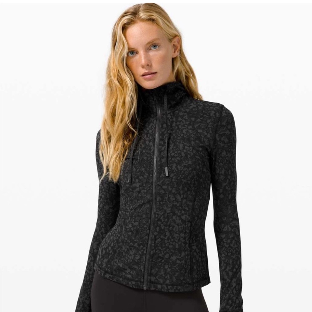 Define Hooded Jacket
Nulu size 8 WILL TAKE OFFERS!